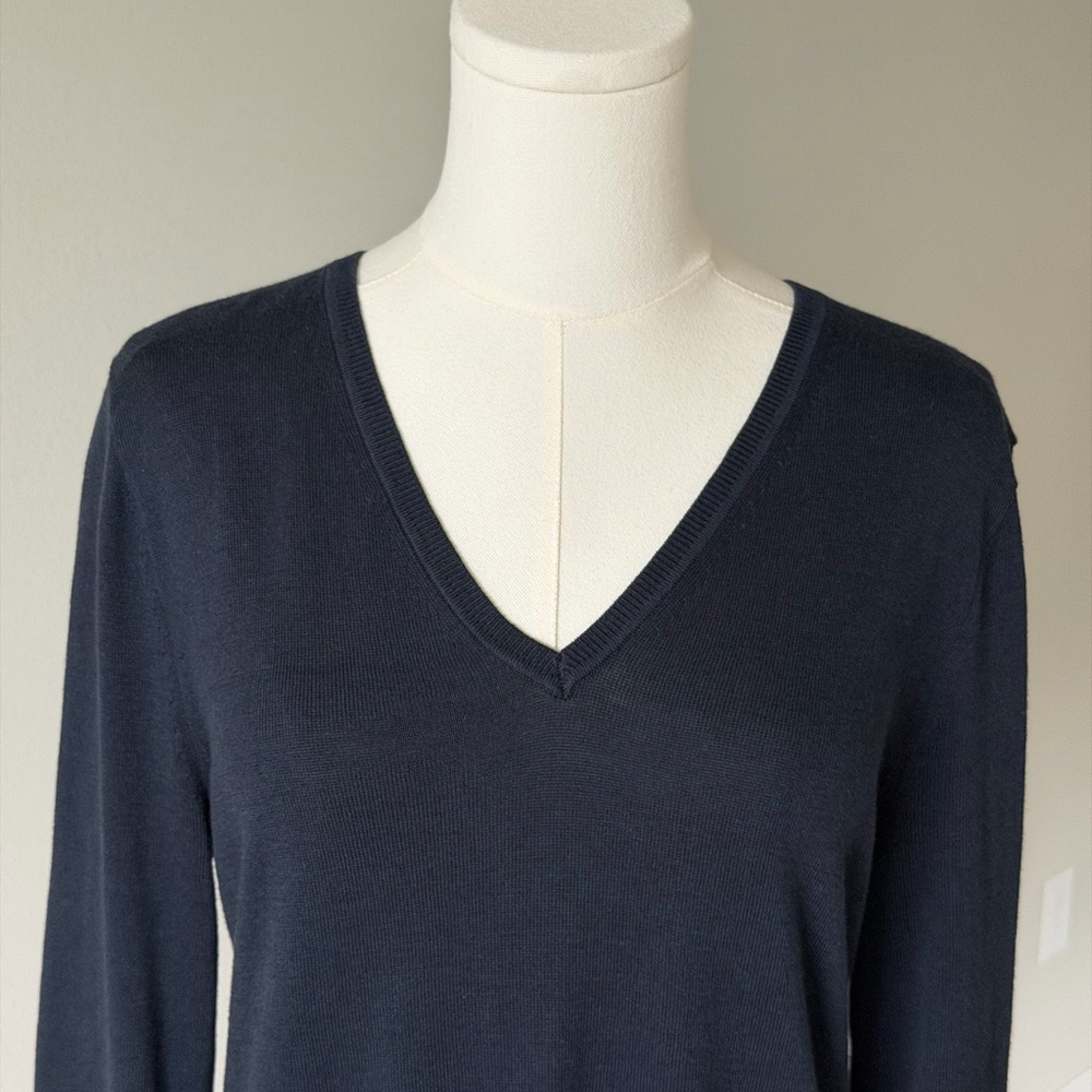 Banana Republic Factory Preppy Navy Forever V-Neck Sweater / Capsule Wardrobe - Picture 3 of 10